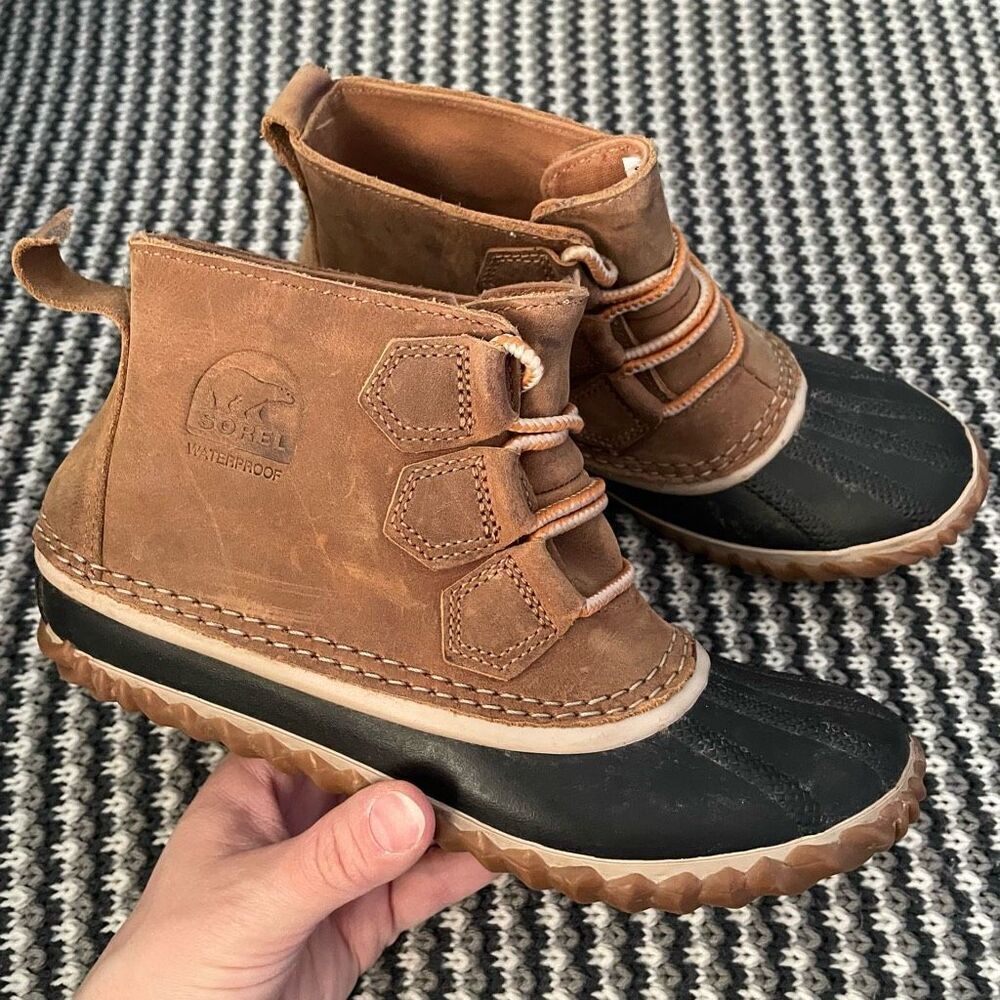 Sorel Out N About brown leather ankle duck boot women’s shoe size 5/youth 4.5